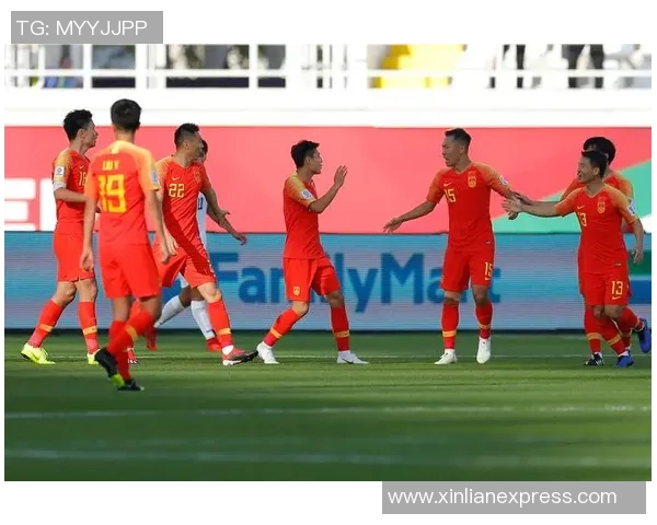 国足球星比赛中遭遇严重断腿意外全场震惊队友泪洒赛场引发全民关注